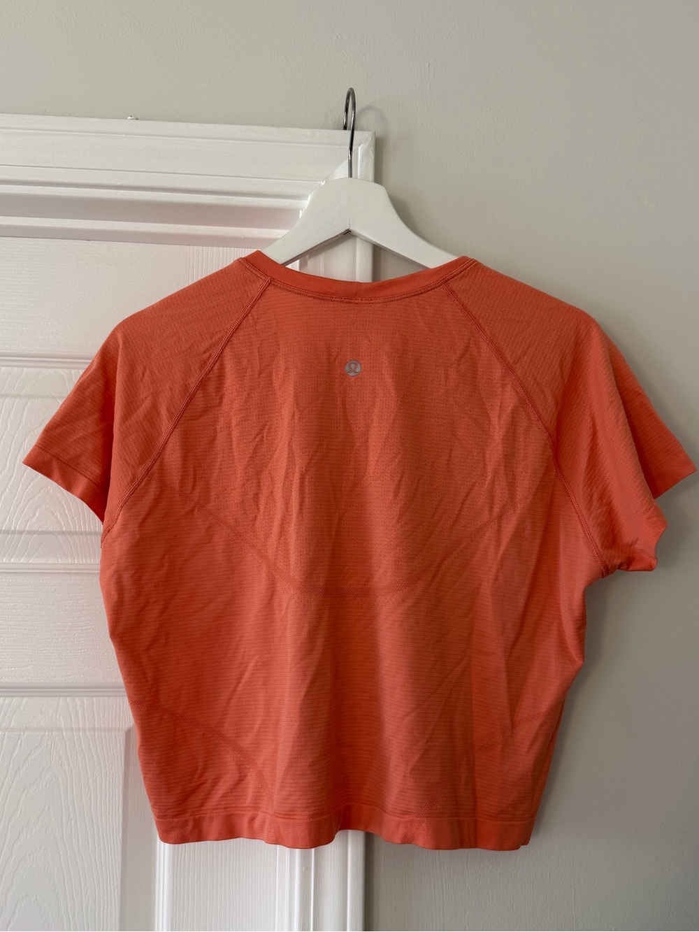 Lululemon swiftly tech short sleeve cropped t-shirt 14 - Picture 2 of 5